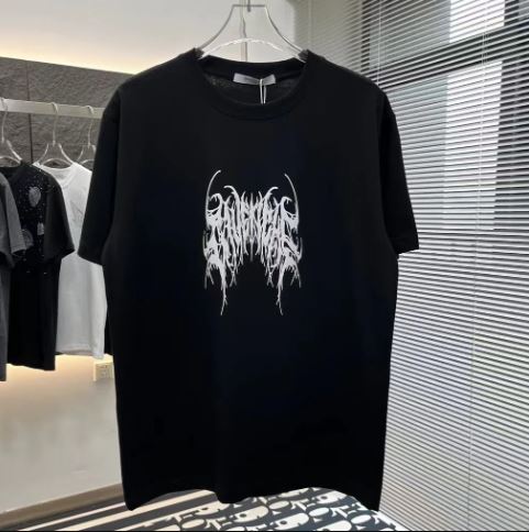 The Evolution of Fashion: From Ancient Styles to Men’s Luxury T-Shirts&nbsp;Today